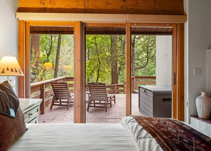 Private Creekside Waterfront Retreat Holiday home