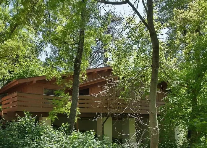 Private Creekside Waterfront Retreat *
