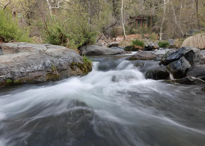 Private Creekside Waterfront Retreat *